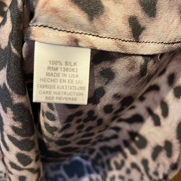 Lavender Brown Silk Short Sleeve Leopard Print Crewneck Top, XS - Picture 5 of 5